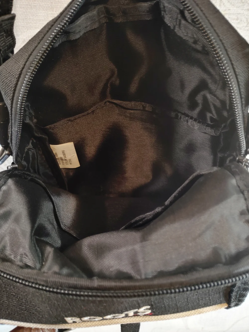 Roots Compact Black Crossbody/Messenger Bag